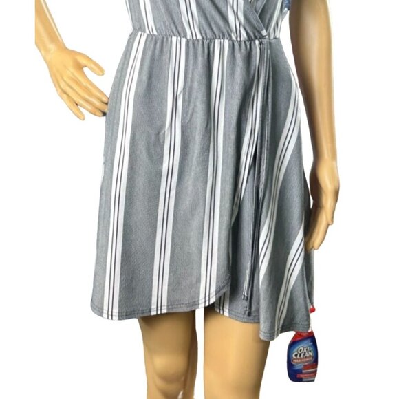 Derek Heart Short Sleeve Surplice Mini Dress Size Small - Picture 7 of 7